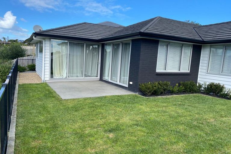 Photo of property in 3 Pae Moana Place, Stanmore Bay, Whangaparaoa, 0932