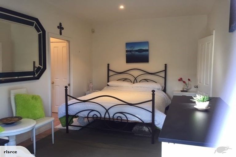 Photo of property in 19 Oakford Park Crescent, Greenhithe, Auckland, 0632