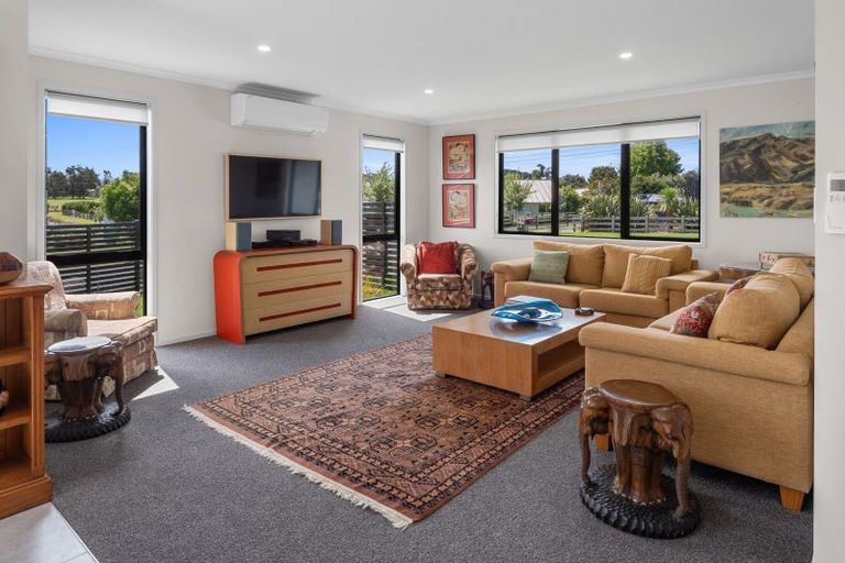 Photo of property in 1 Glenbervie Drive, Glenbervie, 0173