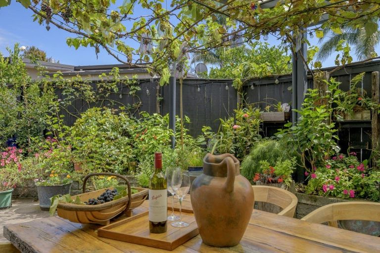 Photo of property in 22 Hansard Place, Bethlehem, Tauranga, 3110