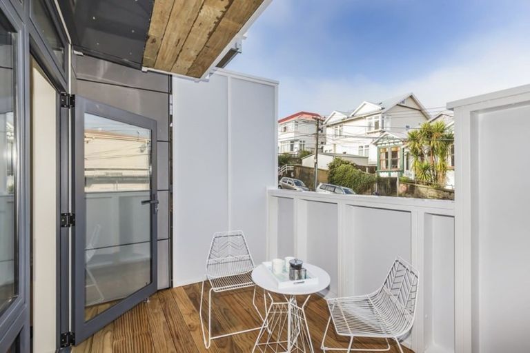 Photo of property in Pirie Street Townhouses, 2/35 Pirie Street, Mount Victoria, Wellington, 6011