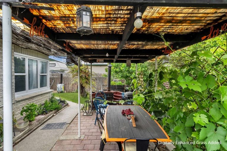 Photo of property in 243 Kenilworth Road, Mayfair, Hastings, 4122