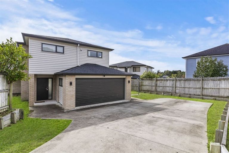 Photo of property in 6 Kirikiri Drive, Papakura, 2110