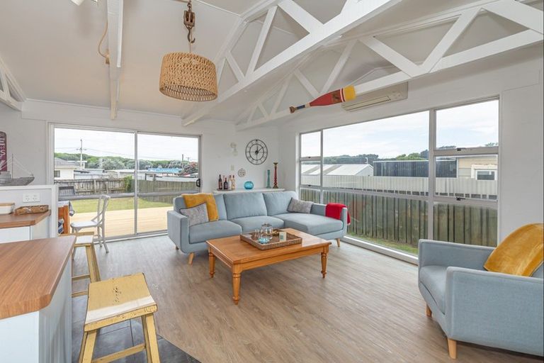 Photo of property in 12 Rangitane Street, Himatangi Beach, Foxton, 4891