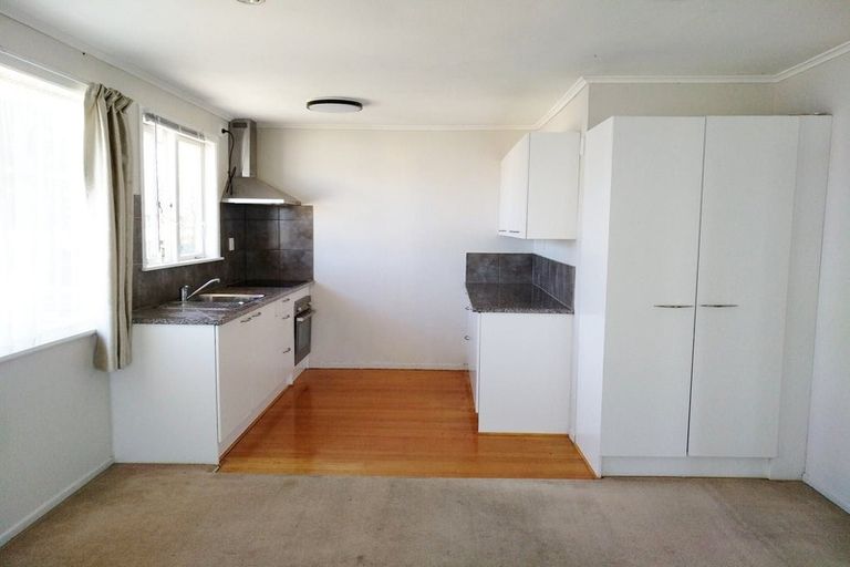Photo of property in 20a Roberts Road, Te Atatu South, Auckland, 0610