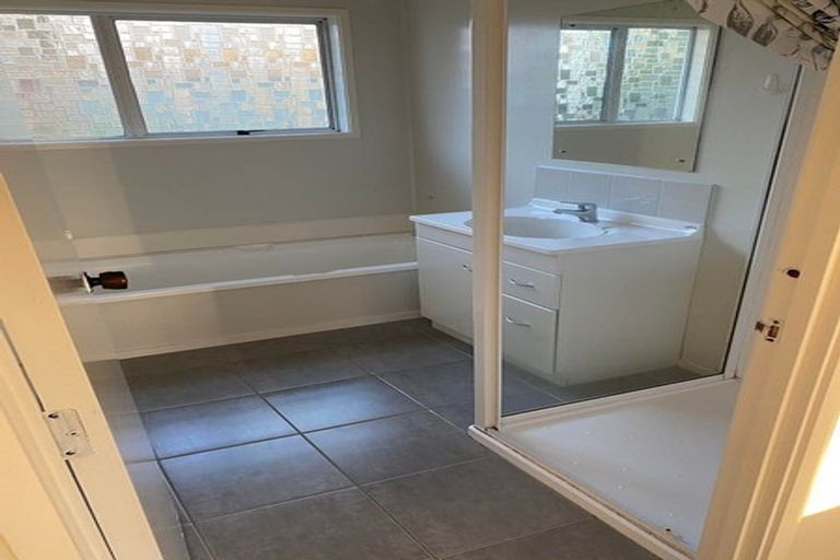 Photo of property in 70 Robbies Road, Shelly Park, Auckland, 2014