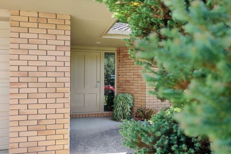 Photo of property in 24 Aragon Grove, Kingsley Heights, Upper Hutt, 5018