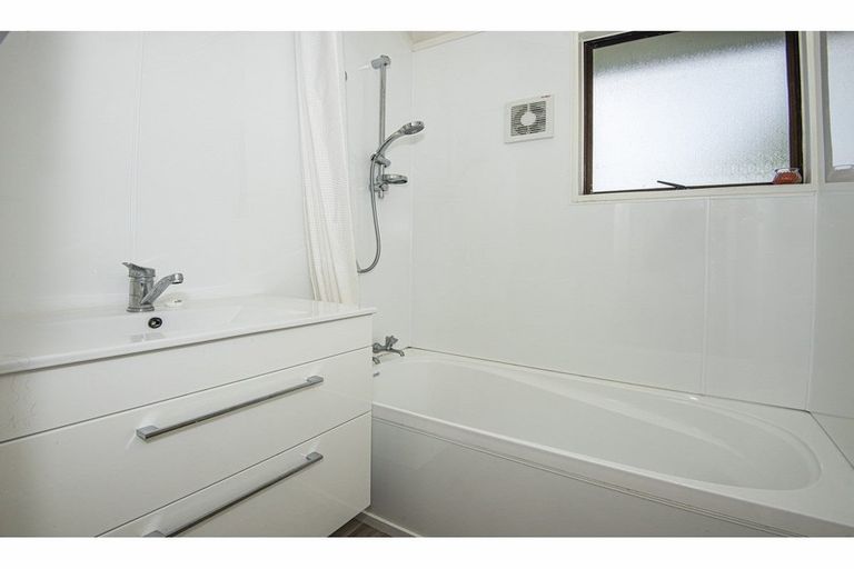 Photo of property in 8a Logan Place, Te Kamo, Whangarei, 0112