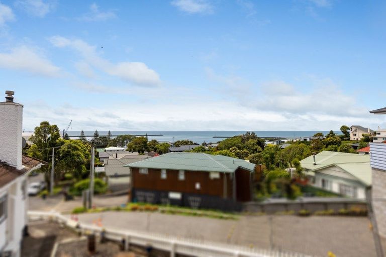 Photo of property in 22 Peace Avenue, Moturoa, New Plymouth, 4310