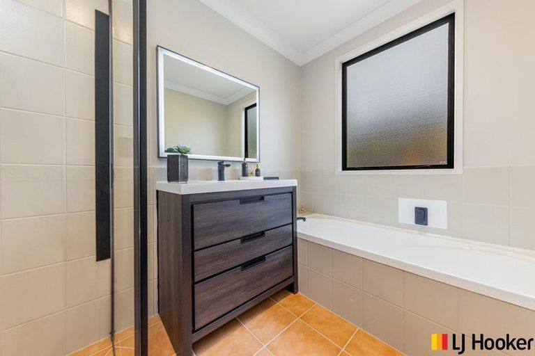 Photo of property in 9 Crannich Place, Wattle Downs, Auckland, 2103