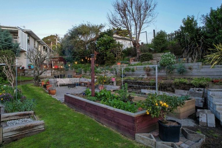 Photo of property in 2 Sydney Crescent, Raumati South, Paraparaumu, 5032