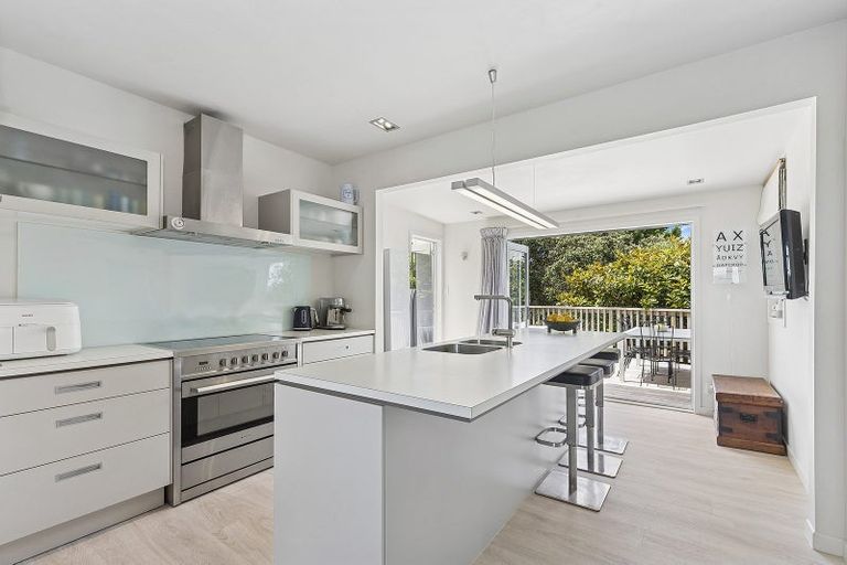 Photo of property in 58 Motuhara Road, Plimmerton, Porirua, 5026