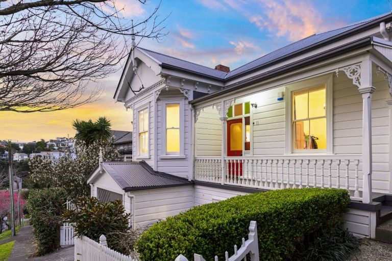 Photo of property in 11 Mostyn Street, Kingsland, Auckland, 1021