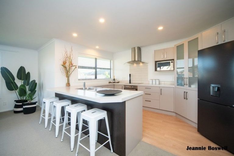 Photo of property in 8 Medallion Court, Kelvin Grove, Palmerston North, 4414