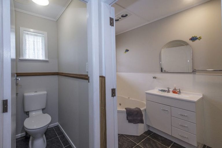 Photo of property in 83 Sturges Road, Henderson, Auckland, 0612