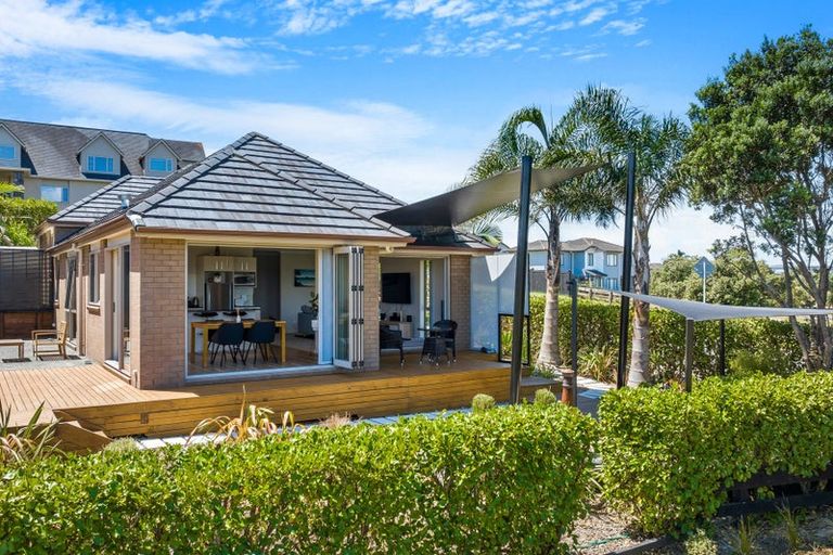 Photo of property in 16 Lagoon View, Gulf Harbour, Whangaparaoa, 0930