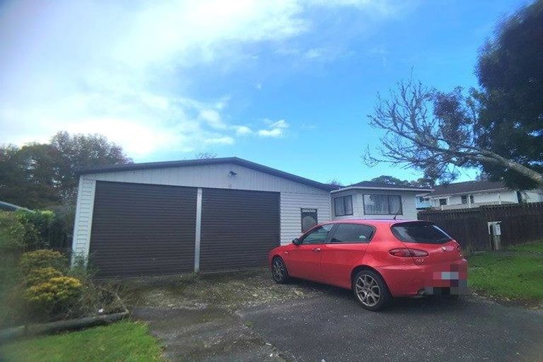 Photo of property in 5 St Margaret Place, West Harbour, Auckland, 0618
