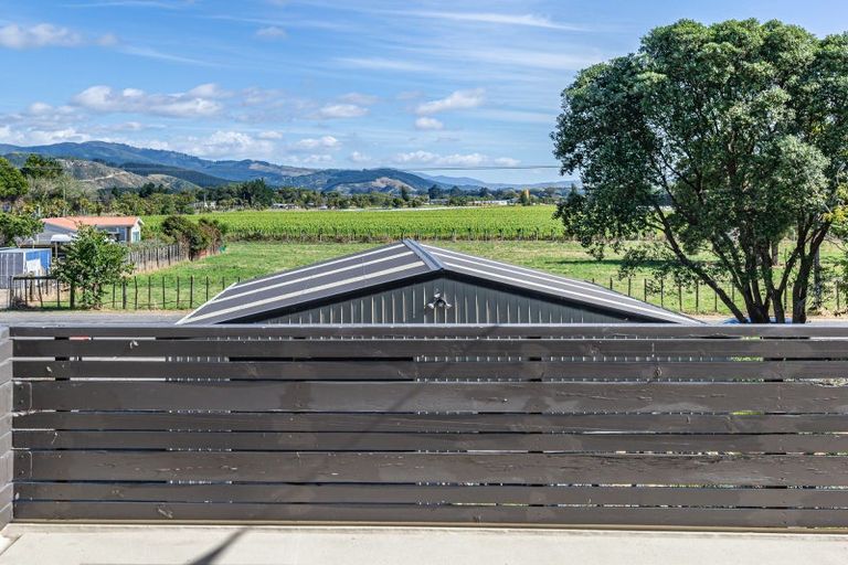 Photo of property in 6 Muhunoa West Road, Ohau, Levin, 5570