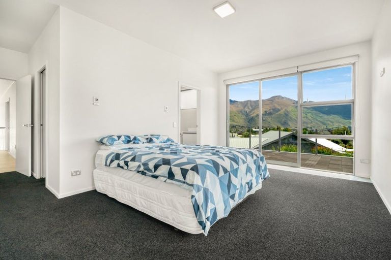 Photo of property in 5 Bovett Place, Wanaka, 9305