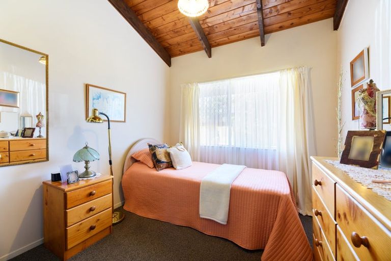 Photo of property in 4 Chablis Place, Henderson, Auckland, 0612