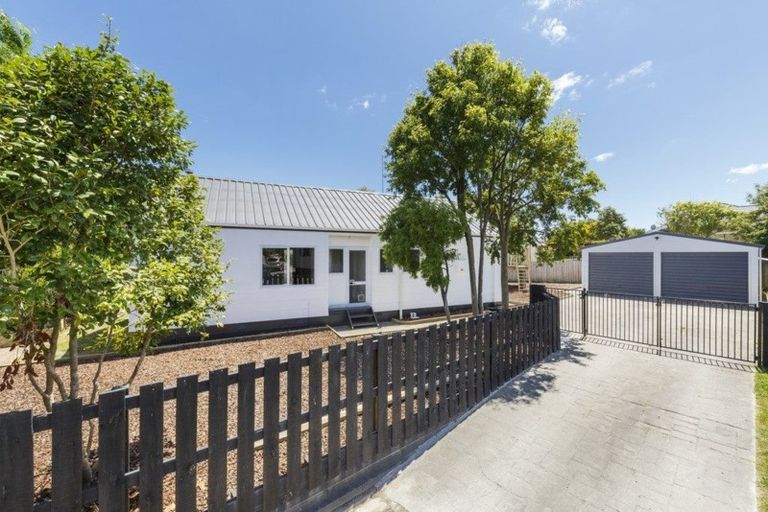 Photo of property in 19 Peppertree Glade, Kelvin Grove, Palmerston North, 4414