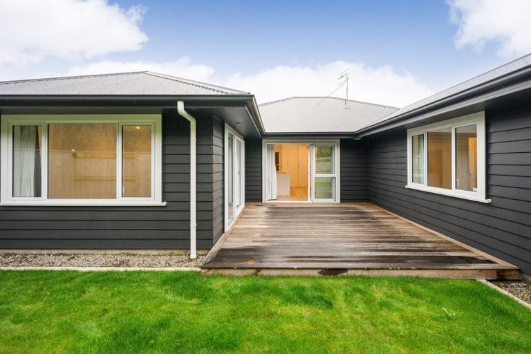 Photo of property in 29 Freedom Drive, Kelvin Grove, Palmerston North, 4414