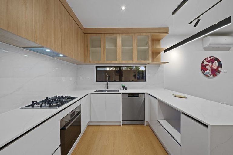 Photo of property in 23c Wanaka Place, Pakuranga Heights, Auckland, 2010
