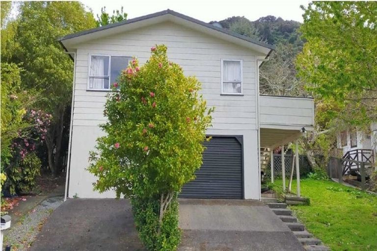 Photo of property in 25 Hartford Crescent, Totara Park, Upper Hutt, 5018