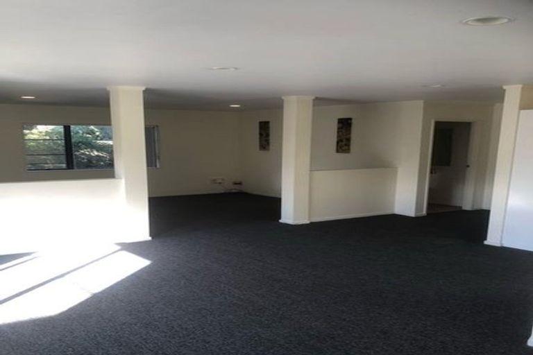 Photo of property in 2/26 Waratah Street, Birkenhead, Auckland, 0626