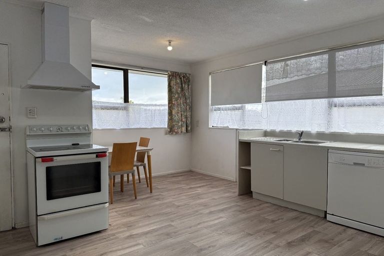 Photo of property in 10 Somerset Place, Cannons Creek, Porirua, 5024