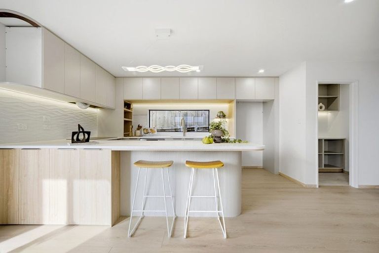Photo of property in 10 Tusac Place, Totara Vale, Auckland, 0627