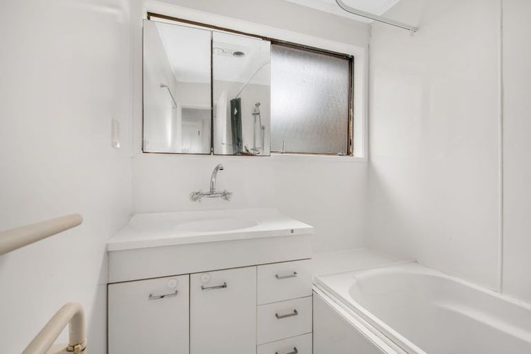 Photo of property in 19 Benita Place, Sunnyvale, Auckland, 0612