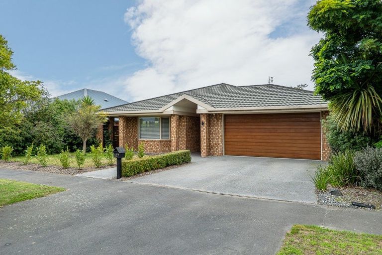 Photo of property in 107 Inwoods Close, Parklands, Christchurch, 8083