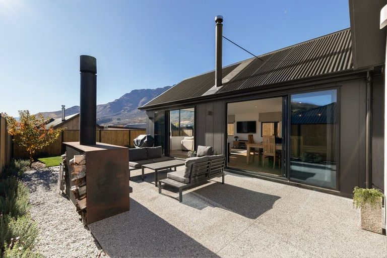 Photo of property in 32 Plough Street, Jacks Point, 9371