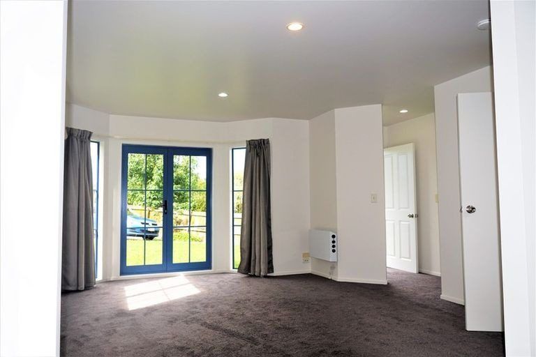 Photo of property in 2/19a Heathglen Place, Bayview, Auckland, 0629