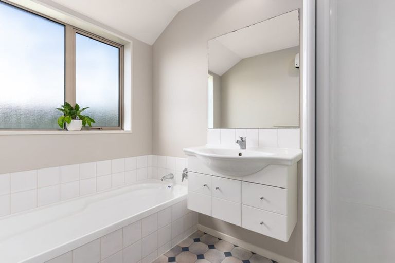 Photo of property in 8 Okuku Place, Hei Hei, Christchurch, 8042