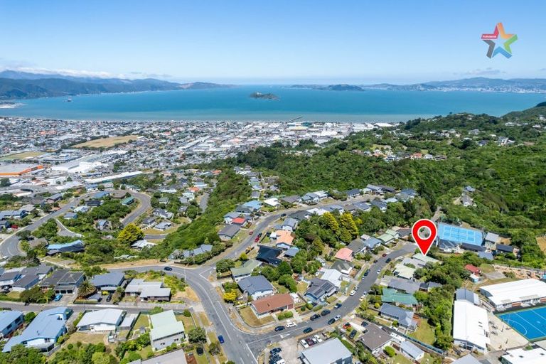 Photo of property in 13 Barberry Grove, Maungaraki, Lower Hutt, 5010