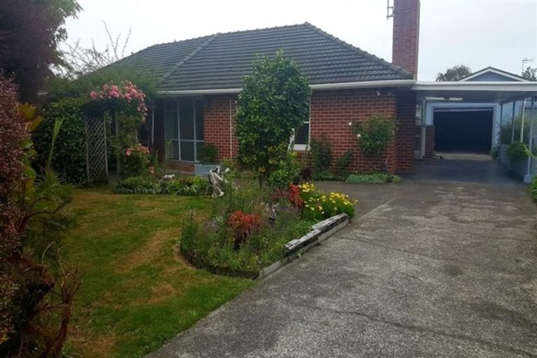 Photo of property in 6 Walton Avenue, Waikanae, 5036