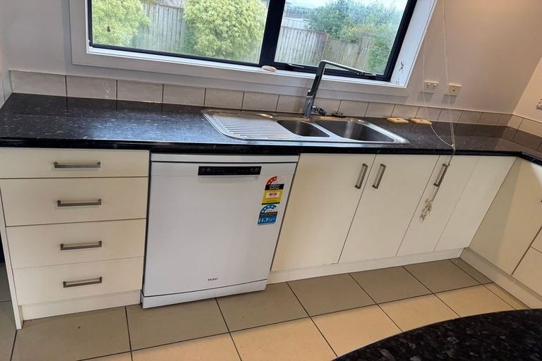 Photo of property in 41 Breaker Grove, Waiuku, 2123