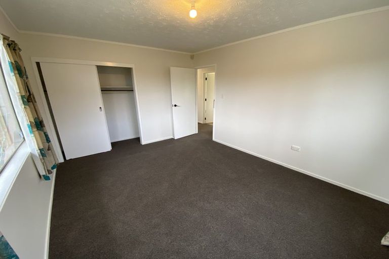Photo of property in 17 Brougham Place, West Harbour, Auckland, 0618