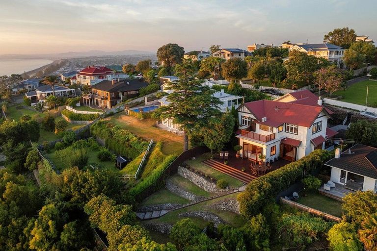 Photo of property in 16 Hukarere Road, Bluff Hill, Napier, 4110