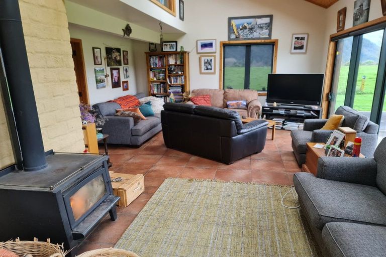 Photo of property in 72 Hotham Street, Murchison, 7007