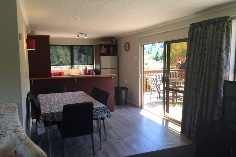 Photo of property in 6 Mckibbin Place, Arrowtown, 9302