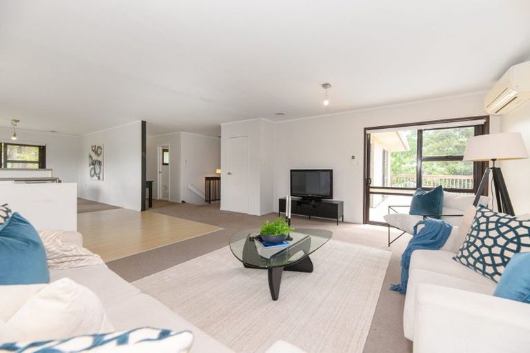 Photo of property in 7 Valdese Rise, Browns Bay, Auckland, 0630
