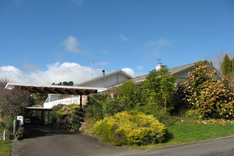 Photo of property in 6 Aotea Crescent, Havelock North, 4130