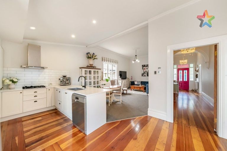 Photo of property in 32 Riddlers Crescent, Petone, Lower Hutt, 5012