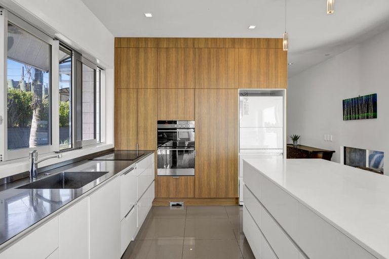 Photo of property in 16 Links Drive, Waiwhakaiho, New Plymouth, 4312