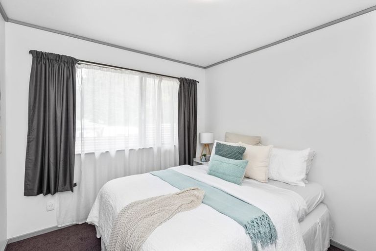 Photo of property in 1 Te Uruhi Grove, Paraparaumu, 5032