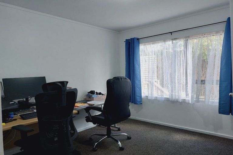 Photo of property in 2/28 Royal Road, Massey, Auckland, 0614