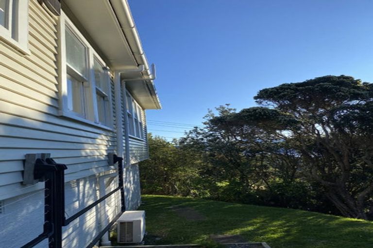 Photo of property in 100 Sidlaw Street, Strathmore Park, Wellington, 6022